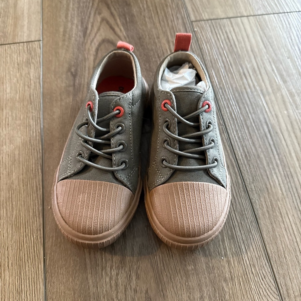 Old Navy Kids Sneakers in Olive and Tan